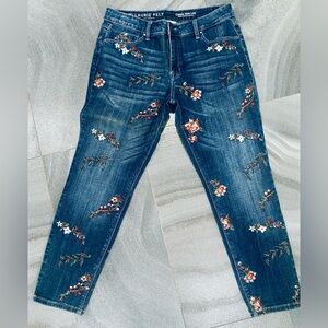 SOLD Laurie Felt Floral Embroidered Dark Wash Denim Jeans 30x26